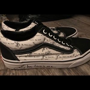 VANS “He Loves Me!” Shoe’s size 9